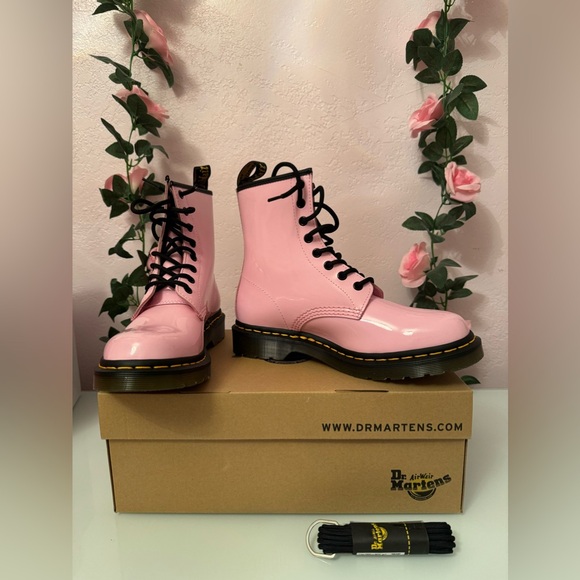 Women’s Dr Martens 1460 Boot in Pale Pink - Picture 1 of 6